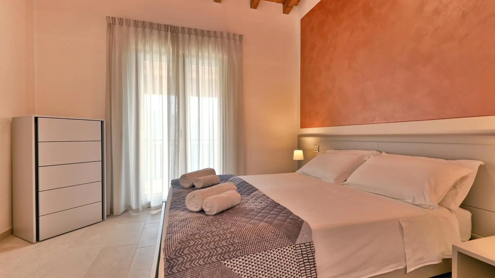טיניאלה Villa Sole With Stunning Lake View