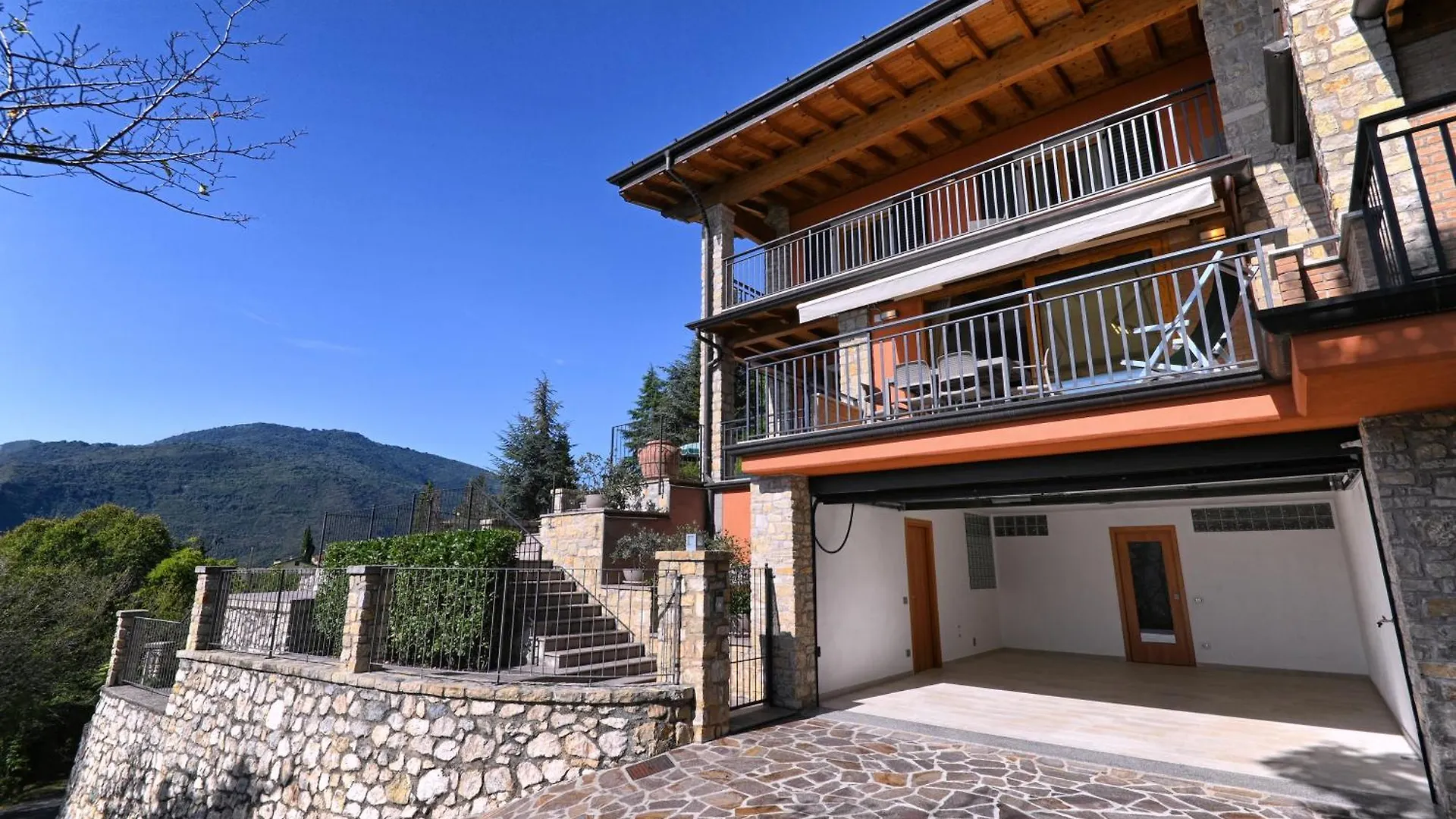 טיניאלה Villa Sole With Stunning Lake View 0*,