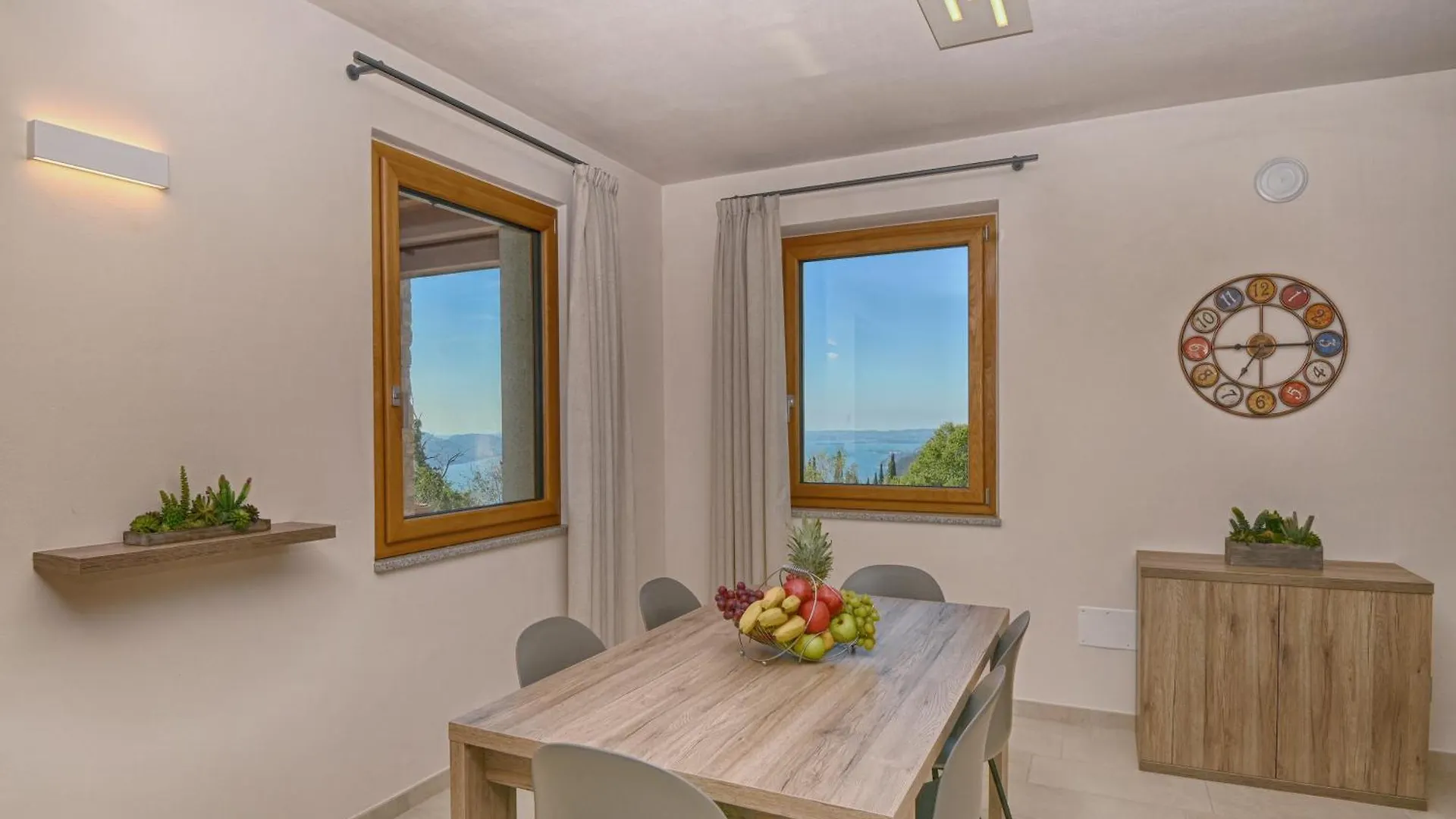 טיניאלה Villa Sole With Stunning Lake View