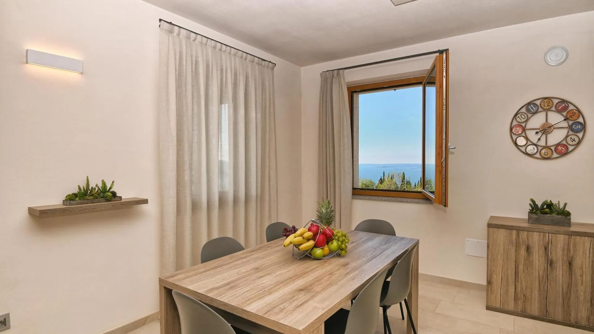 טיניאלה Villa Sole With Stunning Lake View